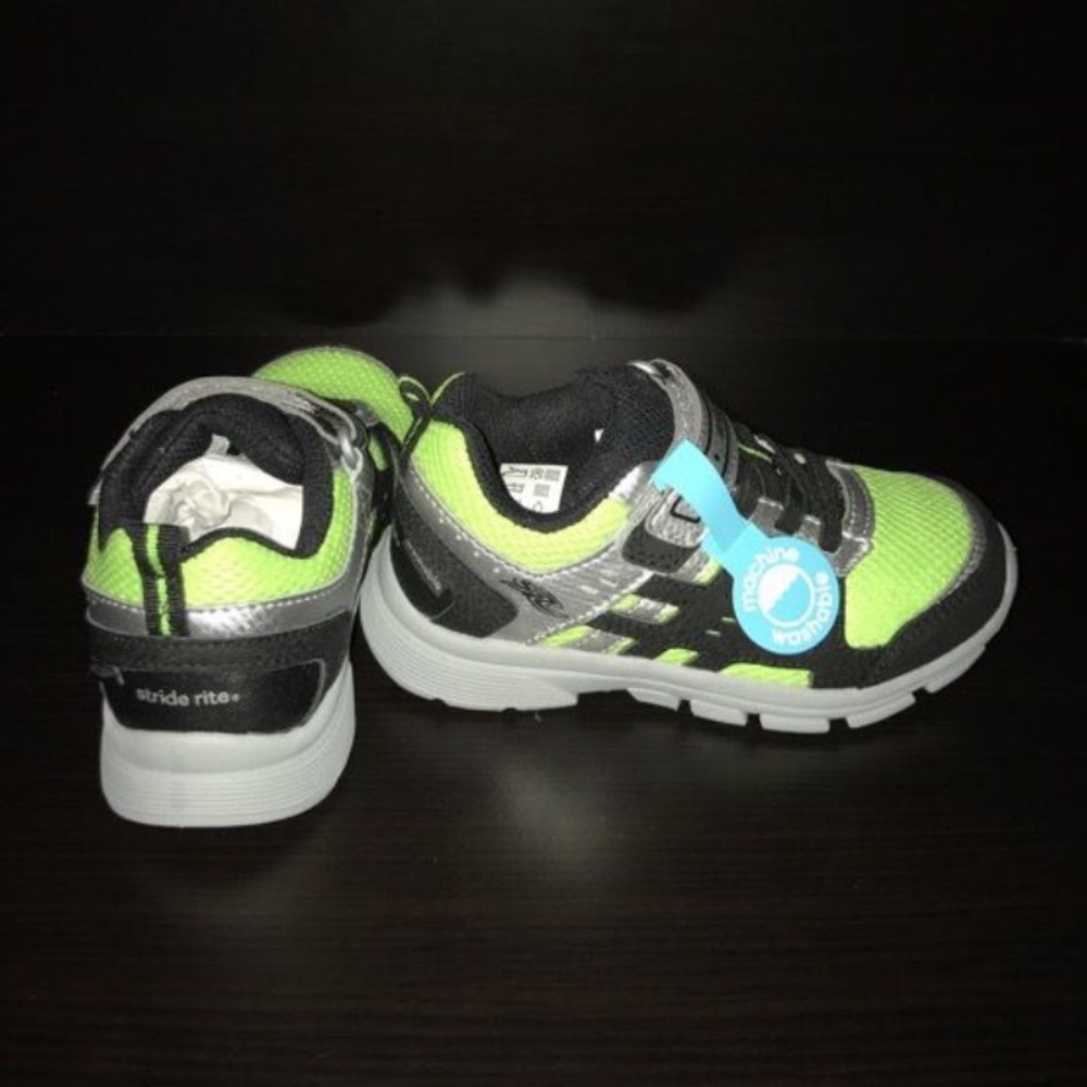 NIB Stride Rite Toddler Boys Youth Sneakers 9.5 W
