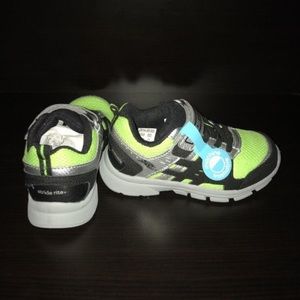 NIB Stride Rite Toddler Boys Youth Sneakers 9.5 W