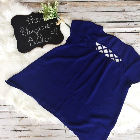 Beautiful Floral Light Shirt - Picture 4 of 5