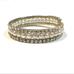 Beautiful Diamonds and Pearls Bracelete