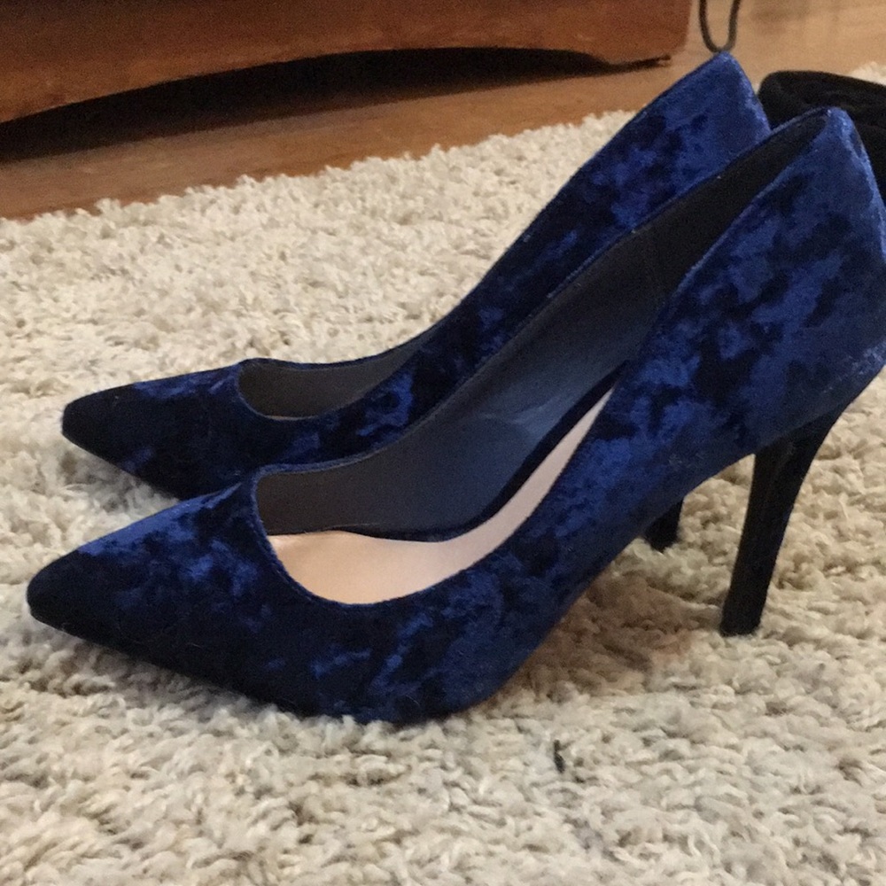 Navy blue velvet pointy heels
