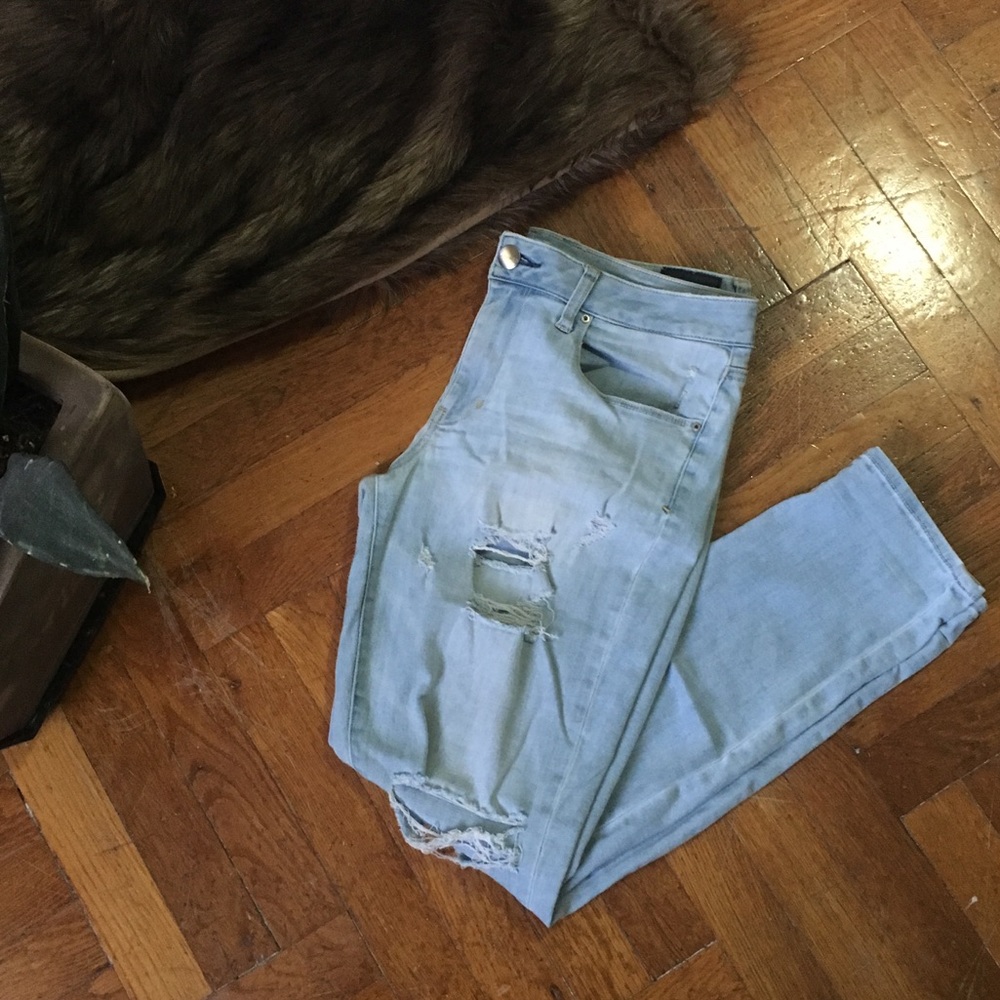 AE Skinny Super Stretch Lightwash Destroyed Denim