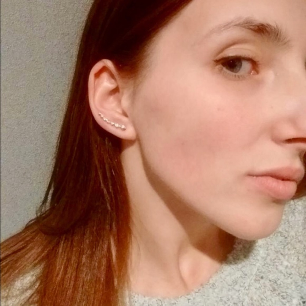 4 Prong 7 Piece CZ Crystal Earrings-Gold or Silver - Picture 4 of 8