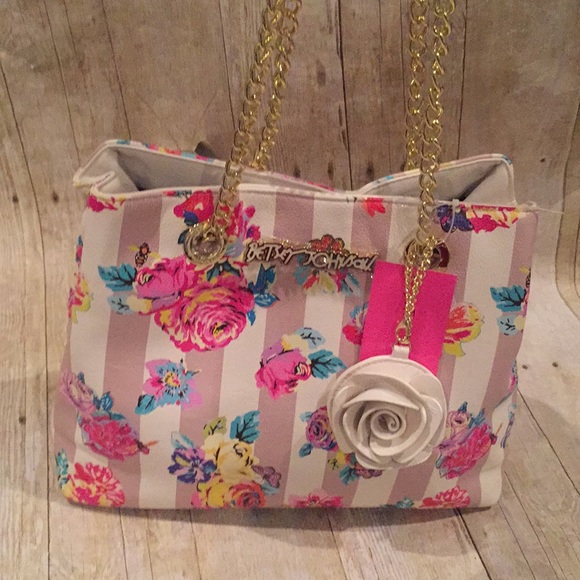 Betsey Johnson Handbags - BETSEY JOHNSON NWT handbag with gold accent