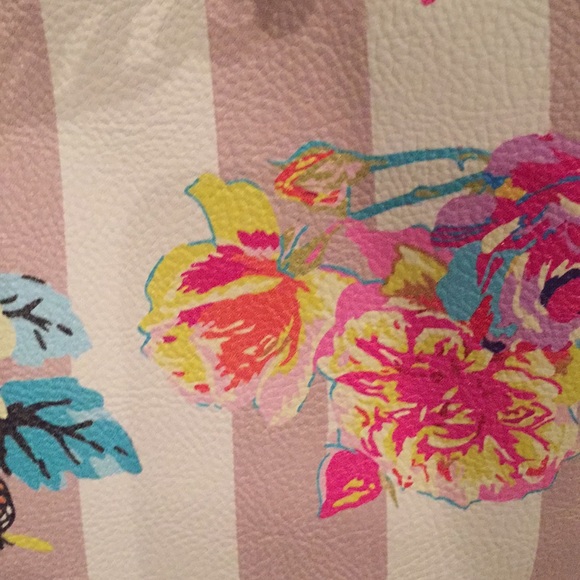 BETSEY JOHNSON NWT handbag with gold accent - Picture 5 of 7