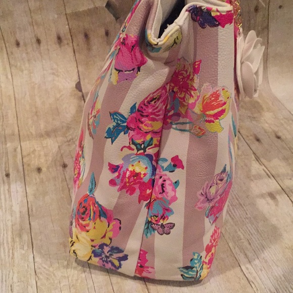 BETSEY JOHNSON NWT handbag with gold accent - Picture 6 of 7