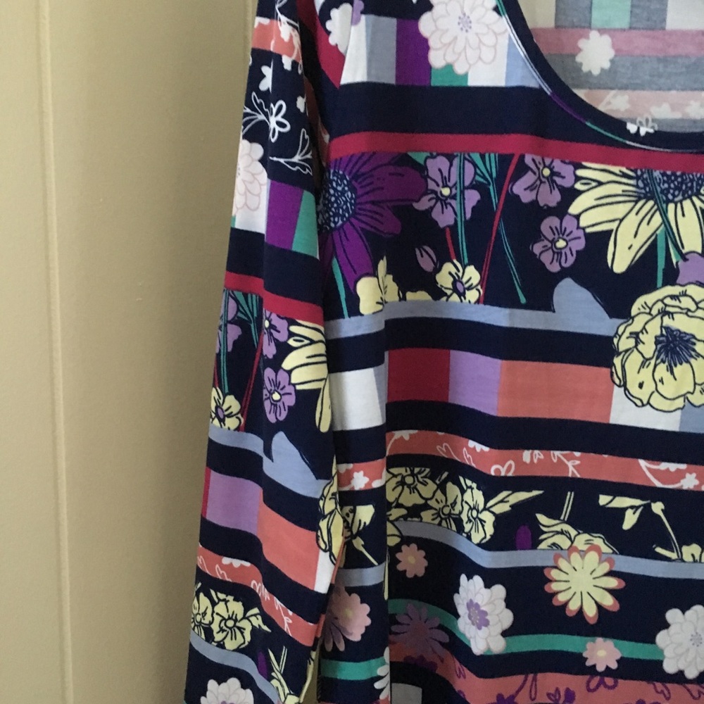 🌹In🌿Lularoe Lynnae Medium NWT - Picture 2 of 5