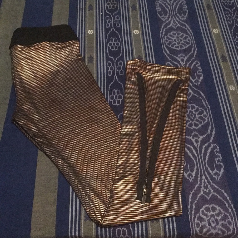Metallic Textured Leggings with Back Zipper Detail