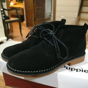LIKE NEW cute hush puppies black boots