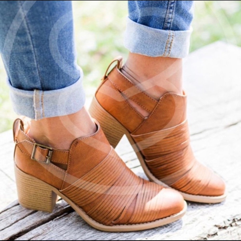 📌SALE📌NWT🔹ELIZA Cute Buckle Booties