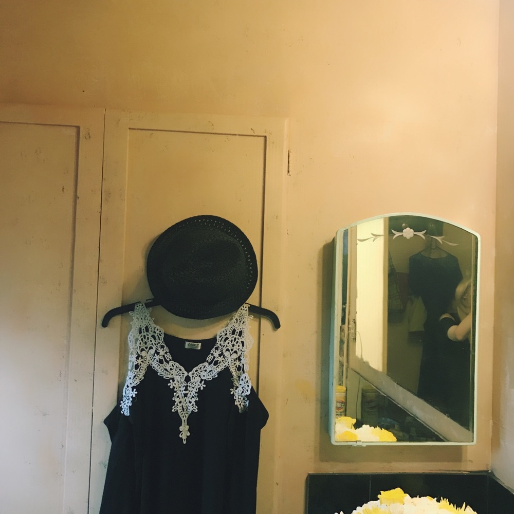 Black top shoulder cut out size small and medium