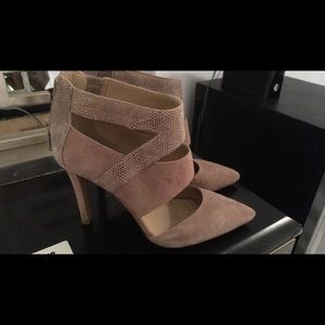 Size 8.5 Vince Camuto Heels