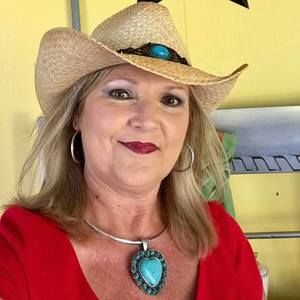 Meet your Posher, Janet