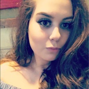 Meet your Posher, Alexis