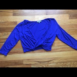 Wrap halfway-sleeve crop top