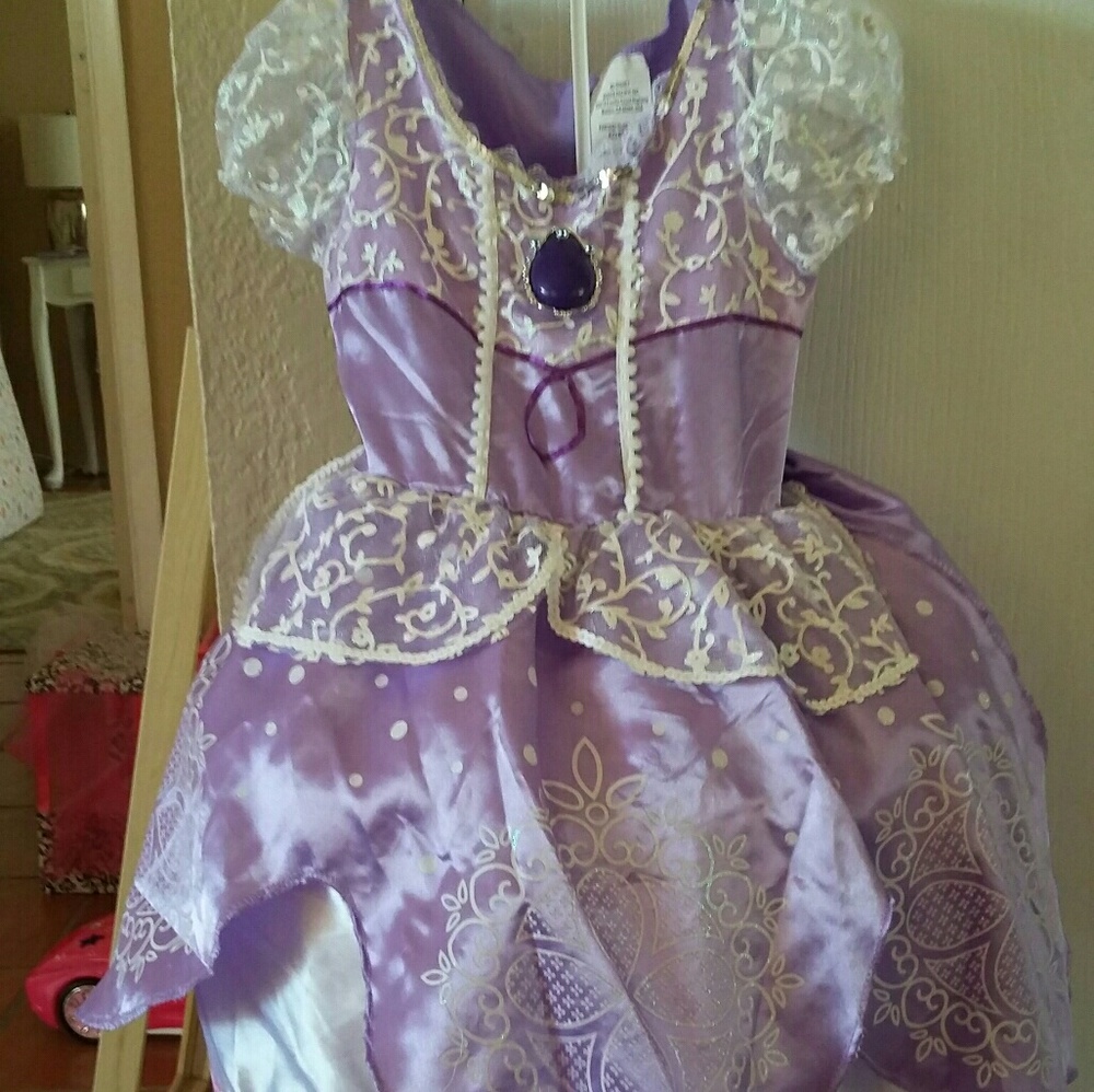 Sofia Custome.