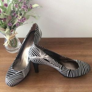 Bandolino Zebra look shoes, size 7.5 confortable