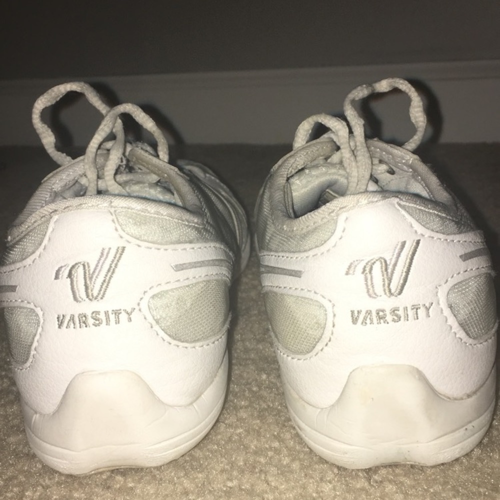 Cheer shoes