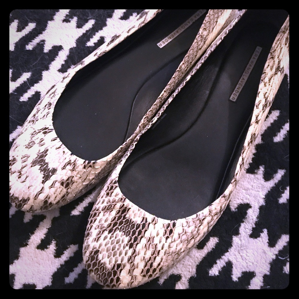 Vera wang lavender snake skin flats