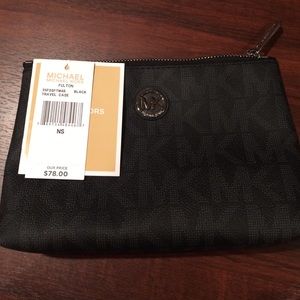 MK Travel Case Black -Fulton