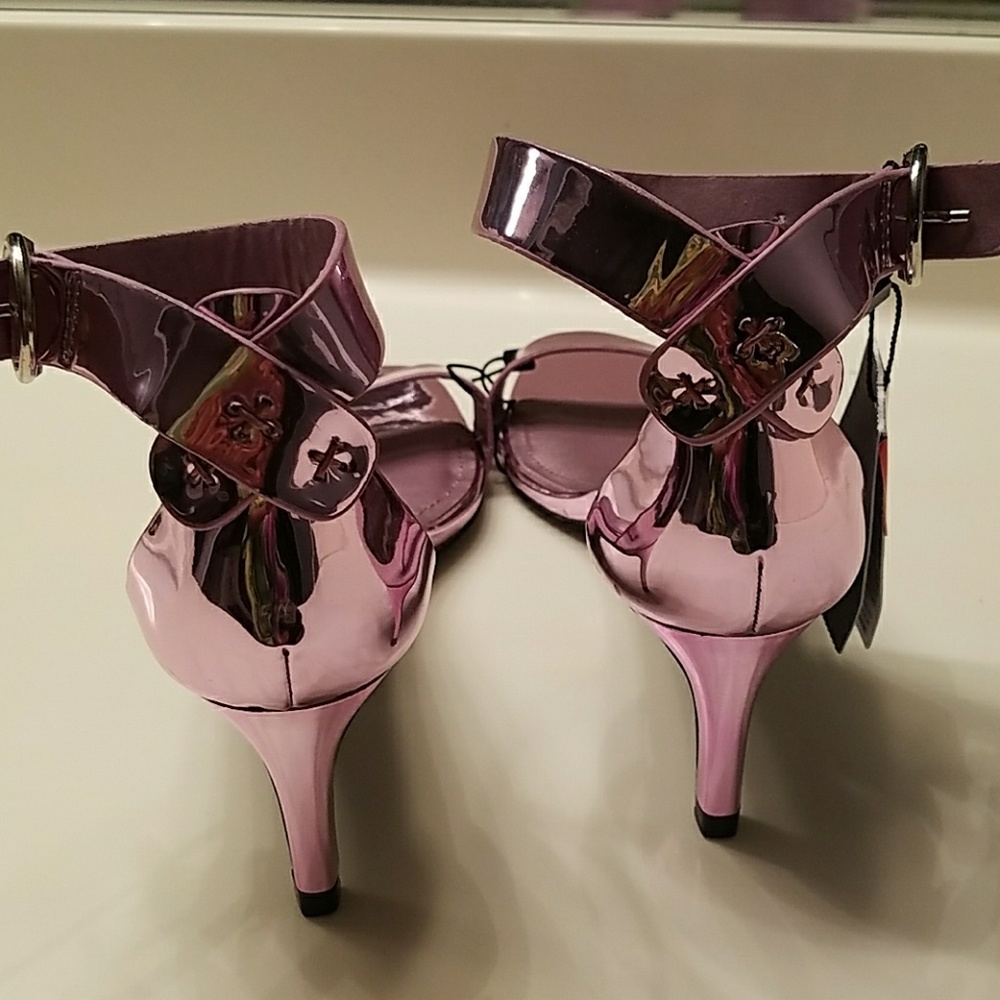 Sandals - Picture 2 of 4