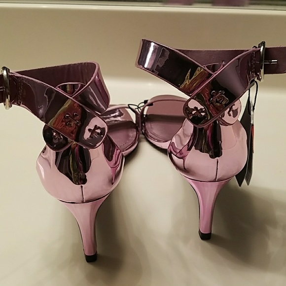 Sandals - Picture 2 of 4