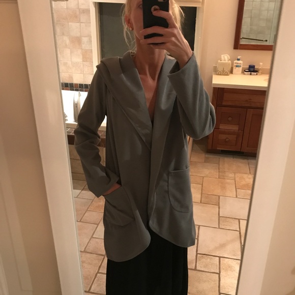 NWT grey hooded fleece wrap jacket - Picture 5 of 5
