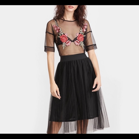 Sheer Rose Appliqué top - Picture 4 of 4