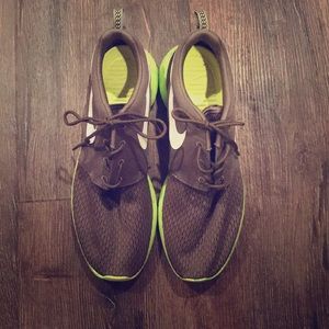 Nike green Roshe