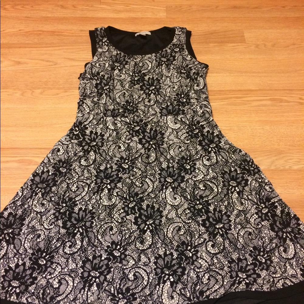Floral pattern lace dress