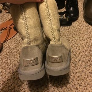 Cream/grey uggs