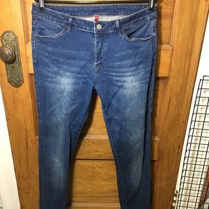 Uniqlo skinny blue jeans