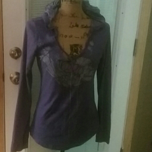Tops - Hooded shirt... very cute