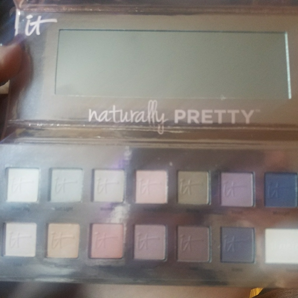IT cosmedics Naturally Pretty pallet