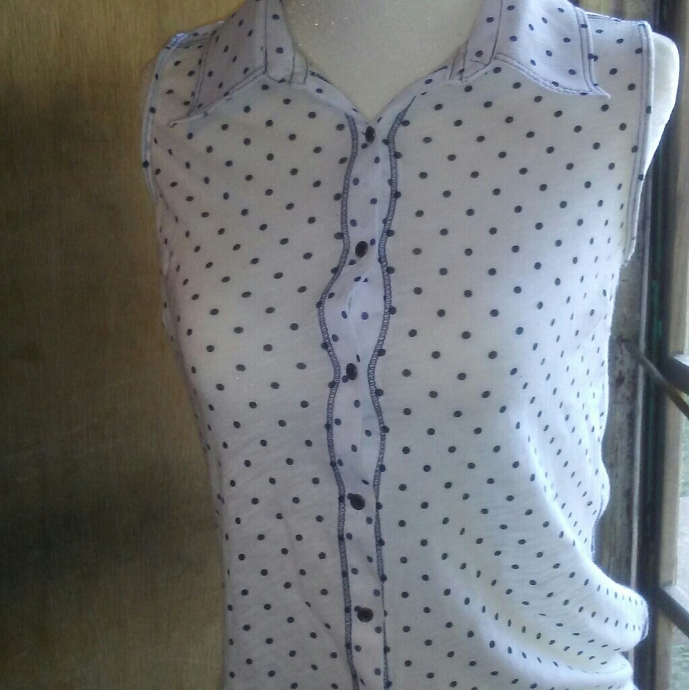 Aéropostale polka dot button down top
