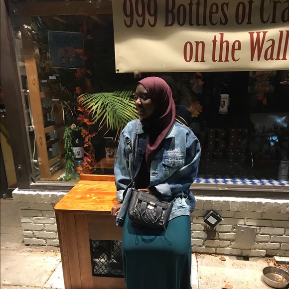 Meet your Posher, Saamiya - Picture 1 of 1