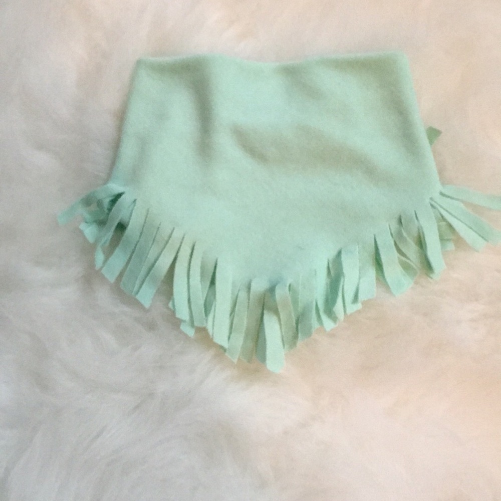 Mint fringe bib