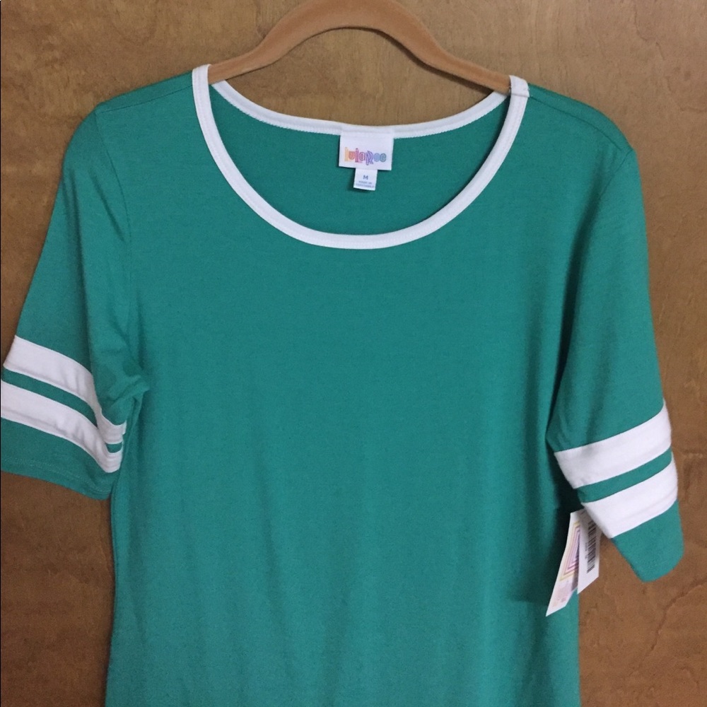 BNWT LuLaRoe Beautiful M Julia 💚