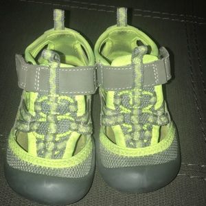 Oshkosh boys Velcro sandals neon/grey. Gently used