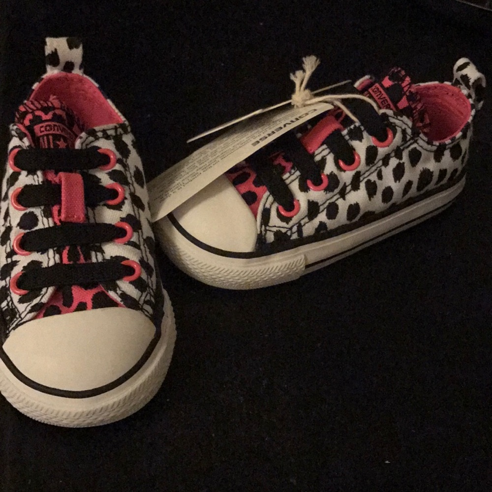 BRAND NEW sneakers!!!