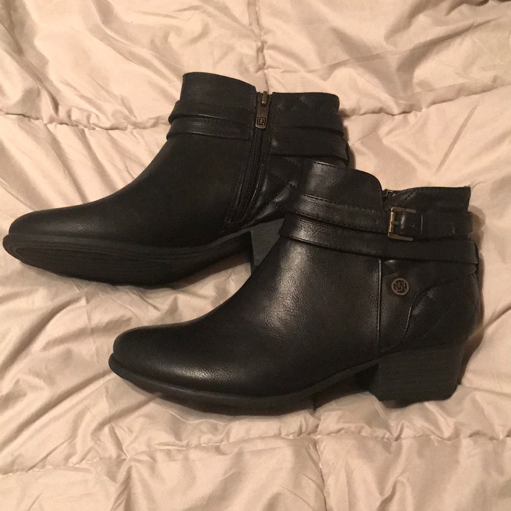Liz Claiborne • Black Leather Ankle Boots