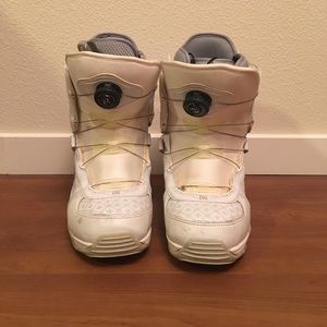 DC white snowboarding boots