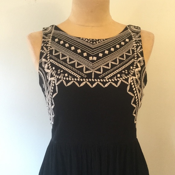 Xhilaration Dress M Rayon Embroidered Festival - Picture 2 of 8