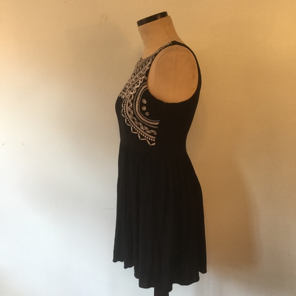 Xhilaration Dress M Rayon Embroidered Festival - Picture 4 of 8