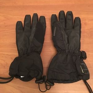 Black Dakine Snow Gloves
