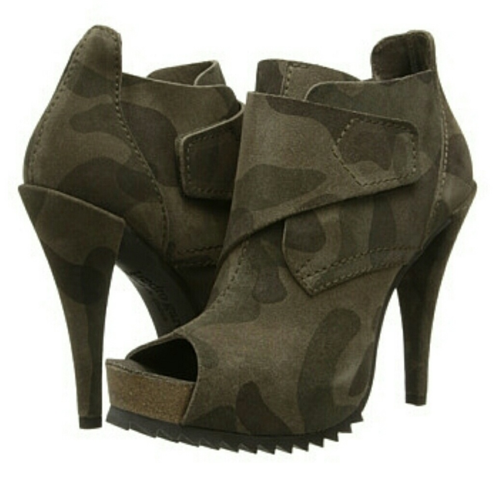 NOT FOR SALE - LOOKING TO BUY - SIZE 7.5-8.5