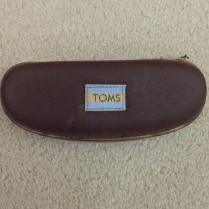 TOMS wayfarer sunglasses in tortoise w/case