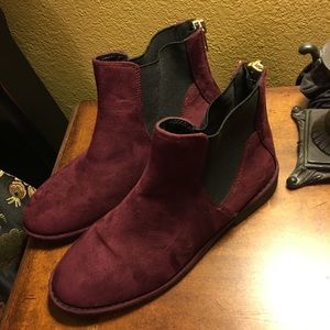 BURGANDY ANKLE BOOTS 9 SODA BRAND