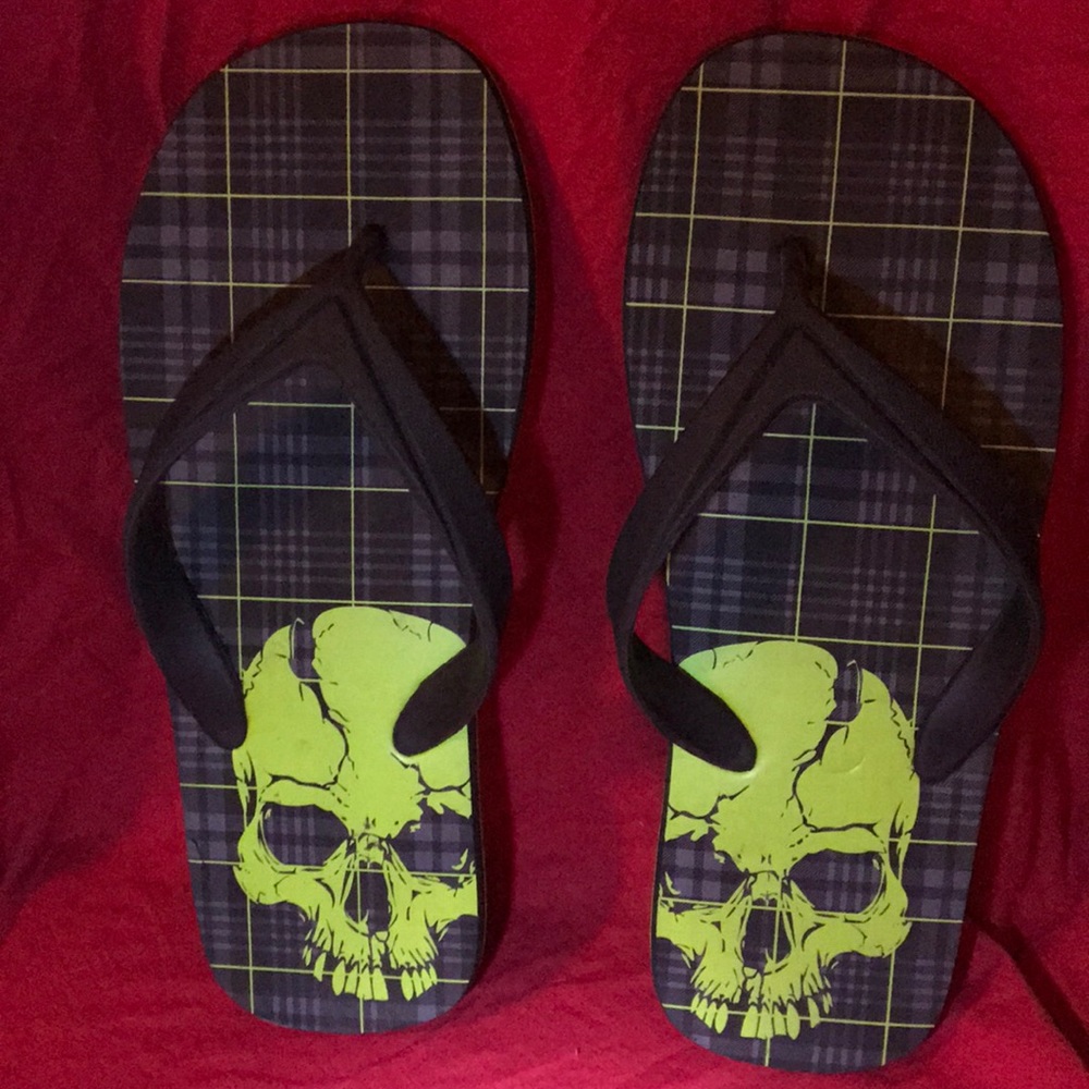 Mens Plaid Skull Flip Flops