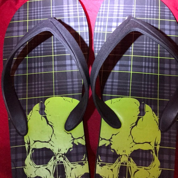 Mens Plaid Skull Flip Flops - Picture 5 of 7